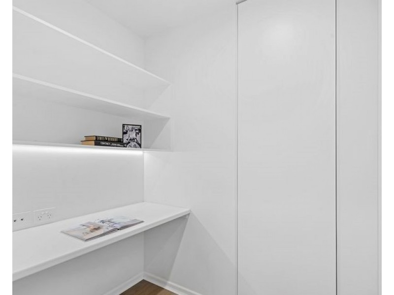 2106/123 Cavendish Road, Coorparoo QLD 4151