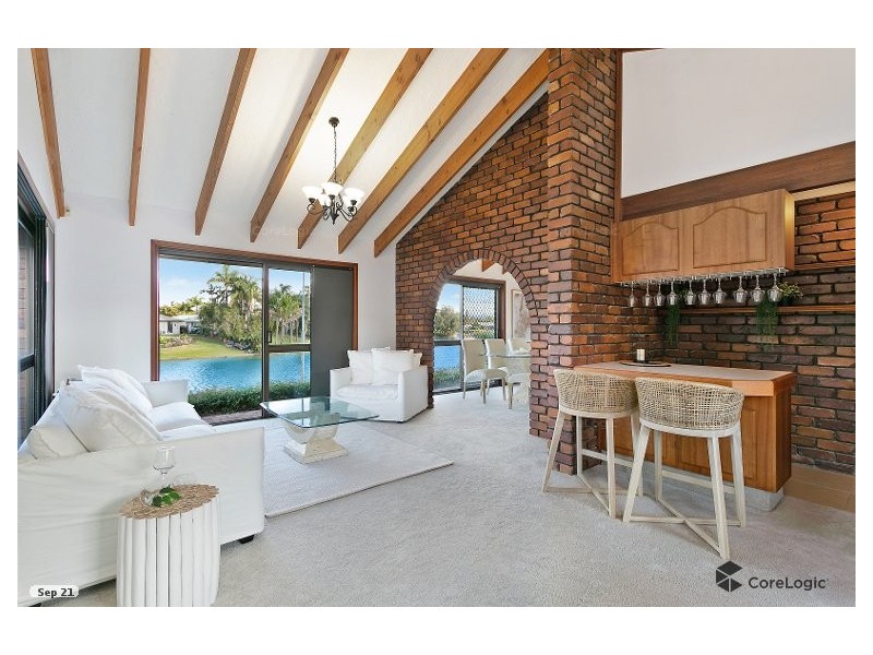 64 A Wild Duck Dr, Mermaid Waters QLD 4218