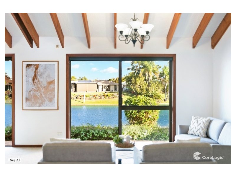64 A Wild Duck Dr, Mermaid Waters QLD 4218