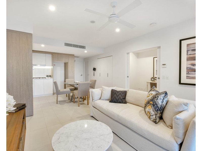 2023/123 Cavendish Road, Coorparoo QLD 4151