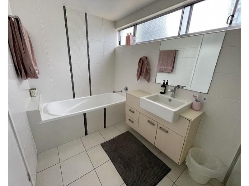 28/15 Walsh Street, Milton QLD 4064