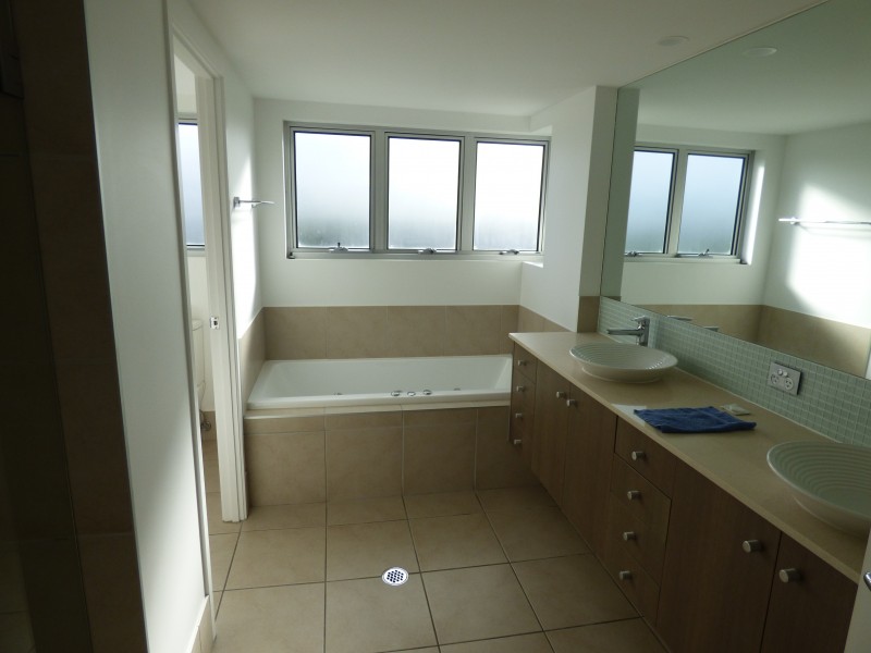 76/7 Grand Parade, Kawana Island QLD 4575