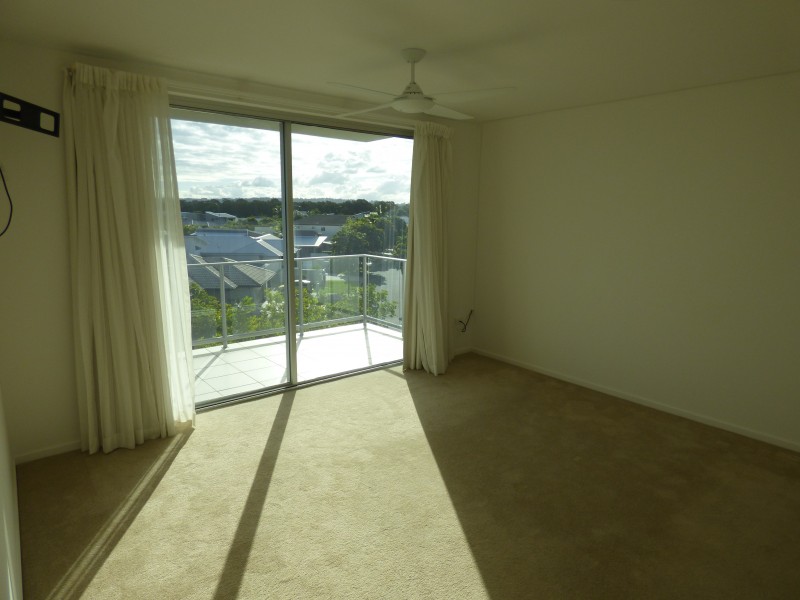 76/7 Grand Parade, Kawana Island QLD 4575