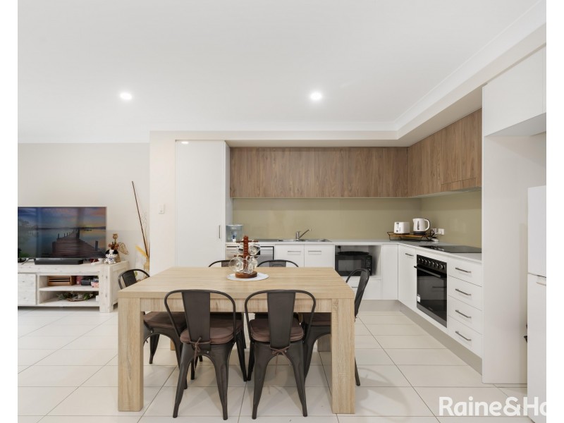 28/188 Gainsborough Drive, Pimpama QLD 4209