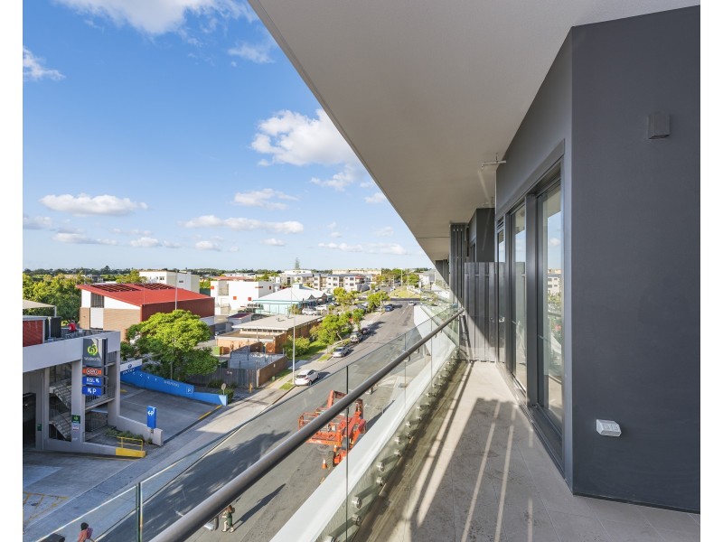 30303/300 Old Cleveland Road, Coorparoo QLD 4151