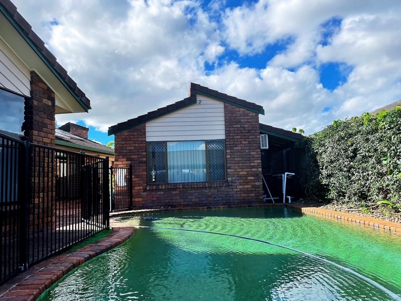 64 B Wild Duck Dr, Mermaid Waters QLD 4218