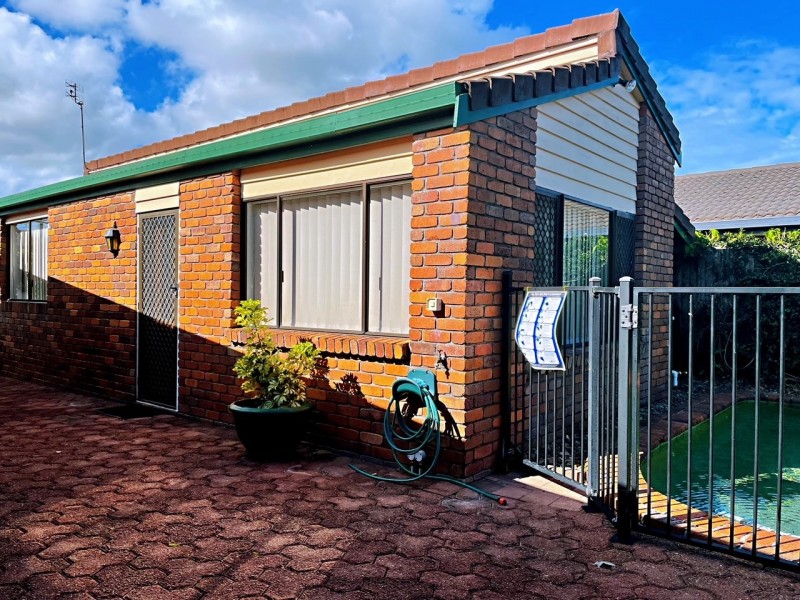 64 B Wild Duck Dr, Mermaid Waters QLD 4218