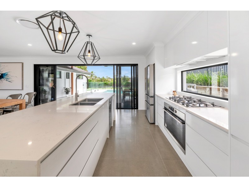 10 Koolewong Parade, Ashmore QLD 4214