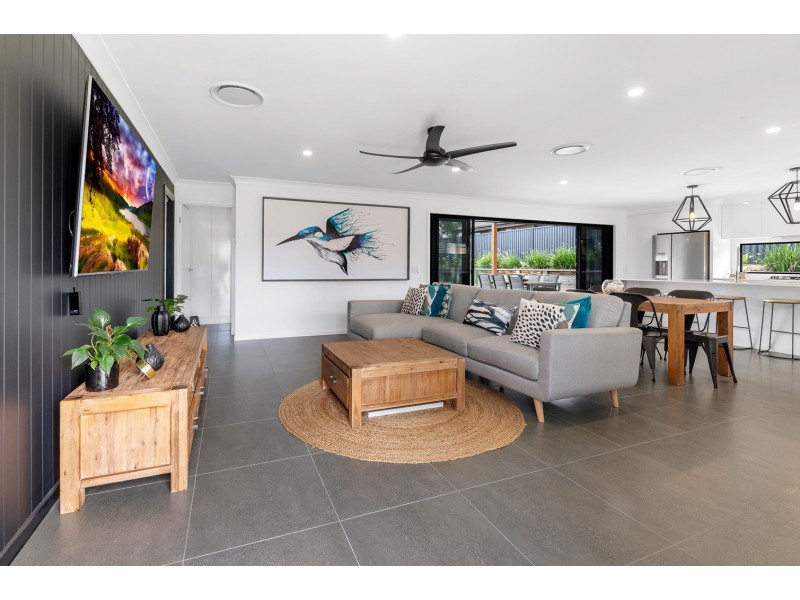10 Koolewong Parade, Ashmore QLD 4214