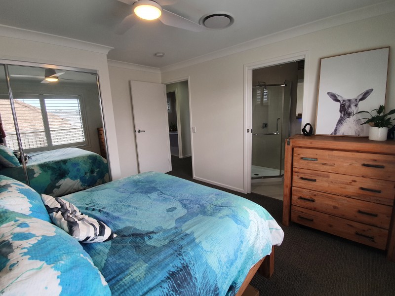 10 Koolewong Parade, Ashmore QLD 4214