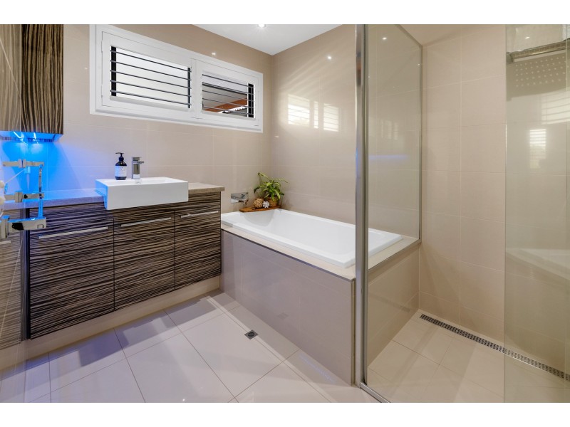 10 Koolewong Parade, Ashmore QLD 4214