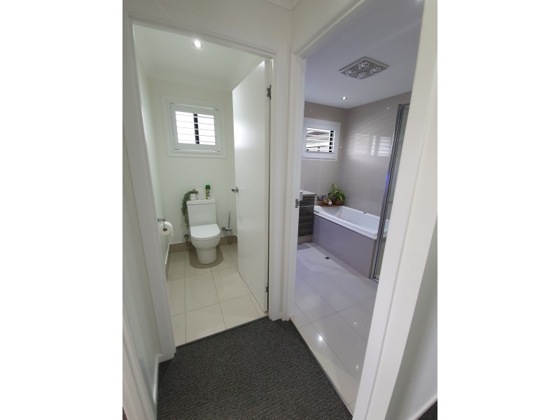 10 Koolewong Parade, Ashmore QLD 4214