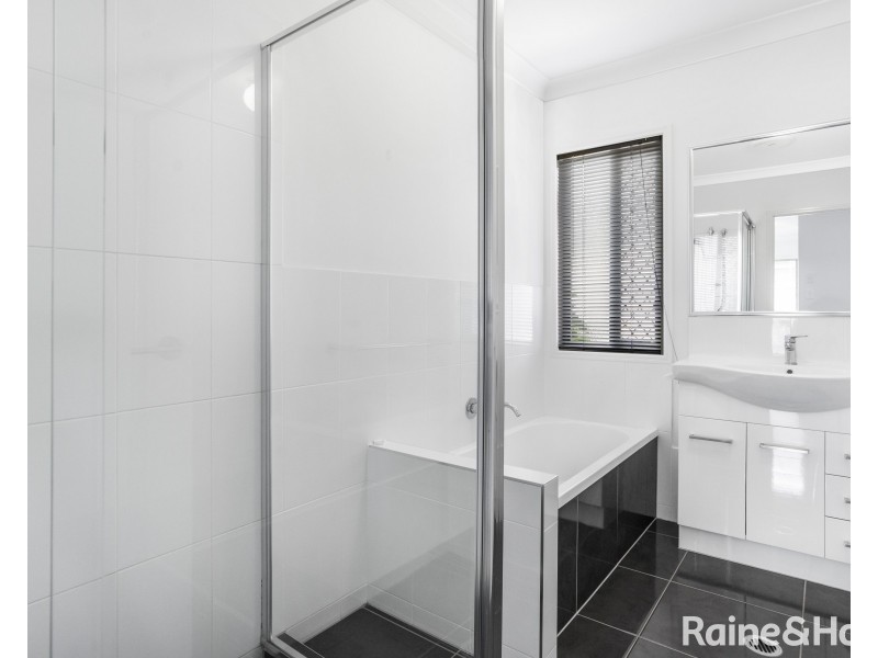 18 Angahook Crescent, Upper Coomera QLD 4209