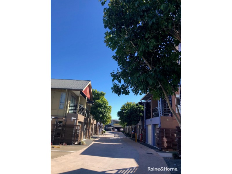 8/123 Barrack Road, Cannon Hill QLD 4170