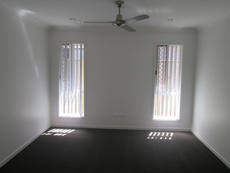 15 Fairy Wren Circuit, Dakabin QLD 4503
