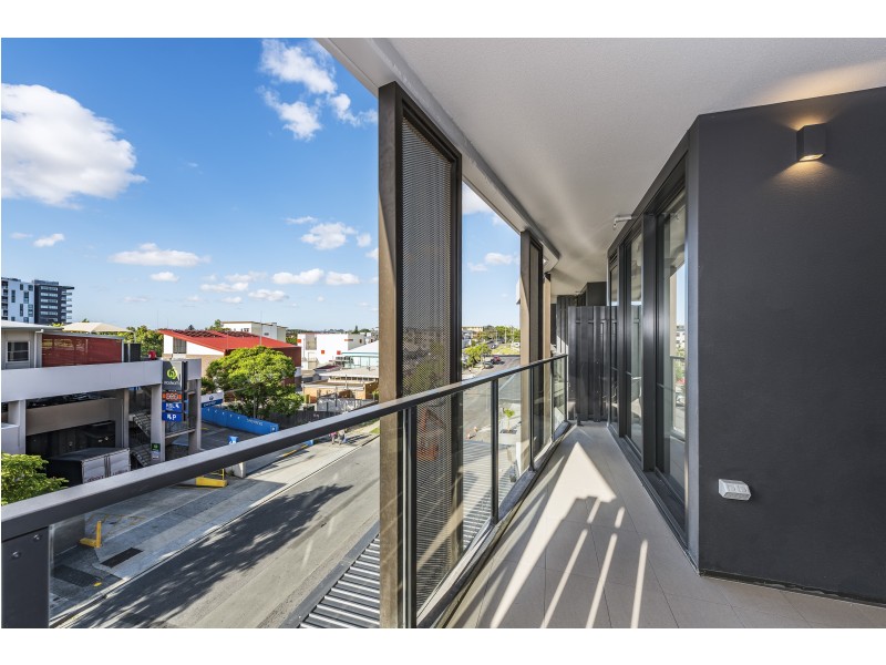 30202/300 Old Cleveland Road, Coorparoo QLD 4151