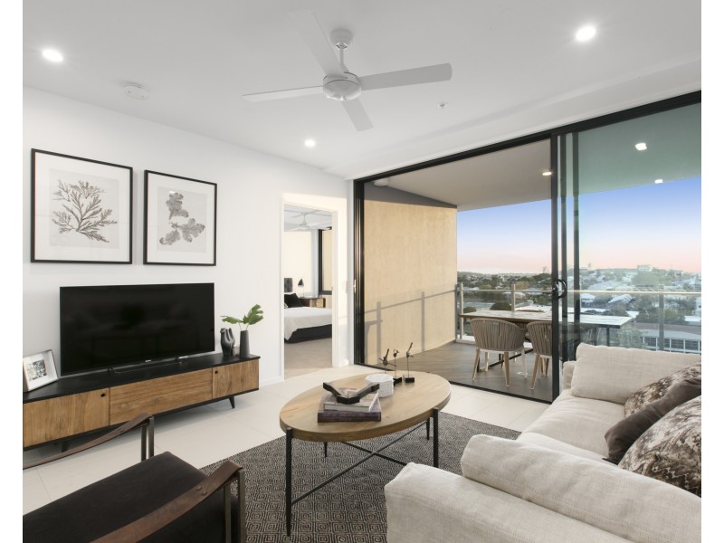 2042/123 Cavendish Road, Coorparoo QLD 4151