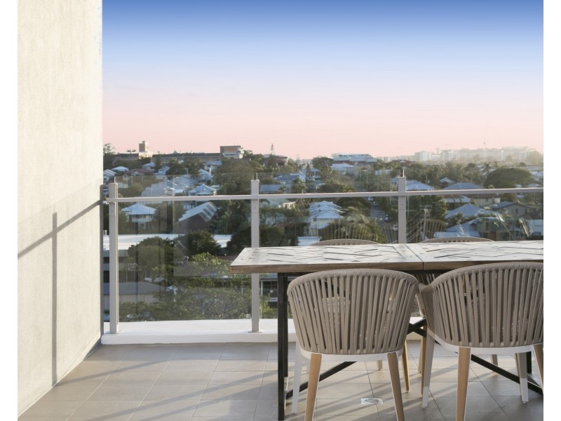 2042/123 Cavendish Road, Coorparoo QLD 4151