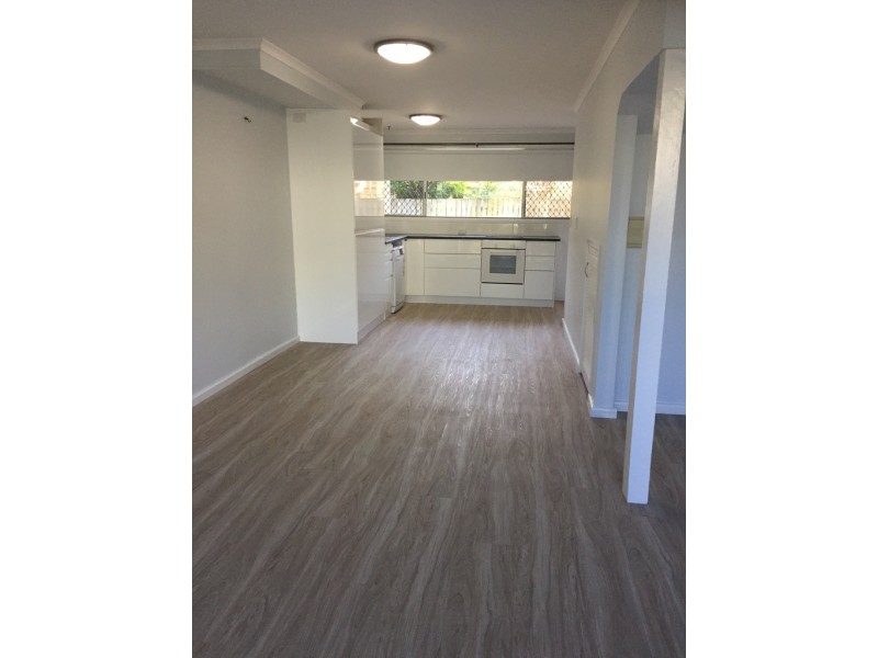 1/2 Moffatt Street, Scarborough QLD 4020