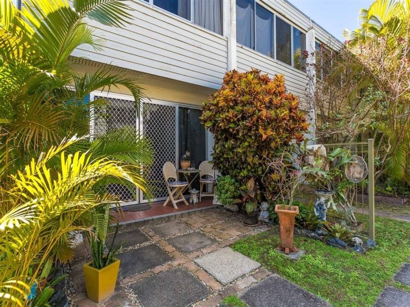 1/2 Moffatt Street, Scarborough QLD 4020