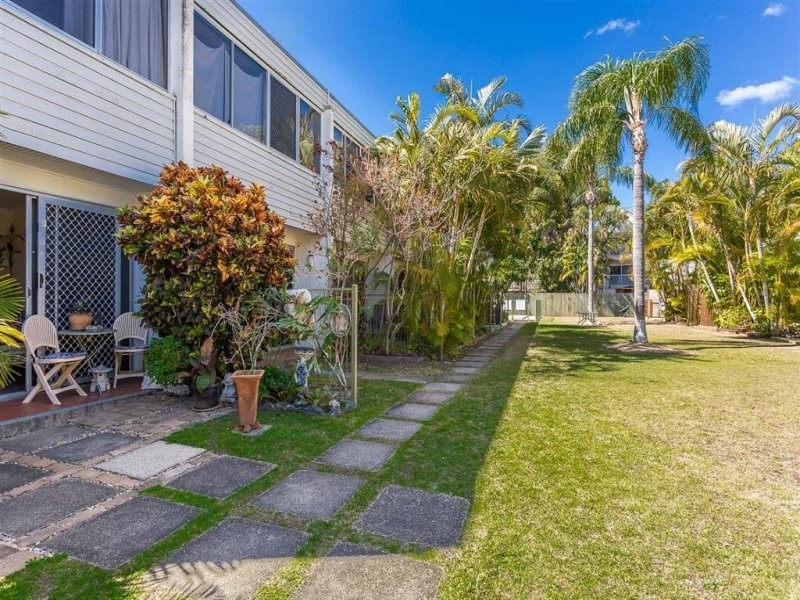 1/2 Moffatt Street, Scarborough QLD 4020