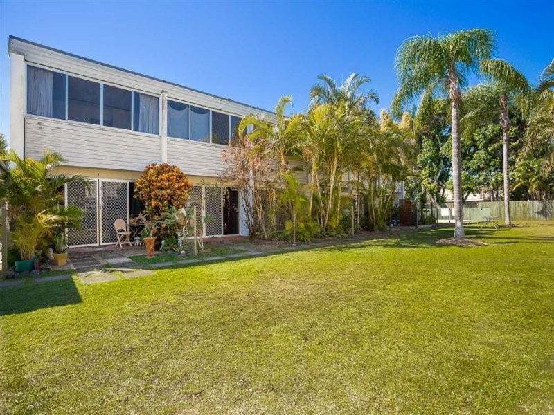 1/2 Moffatt Street, Scarborough QLD 4020