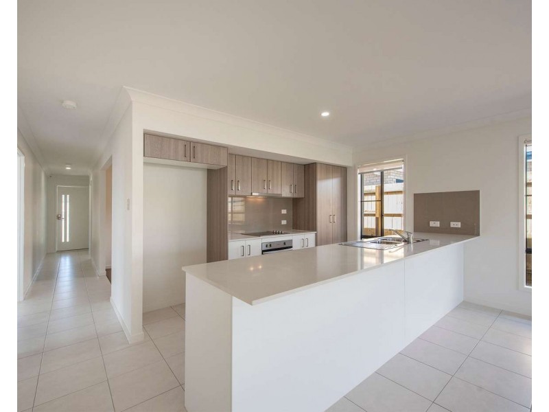 18 Covella Boulevard, Greenbank QLD 4124