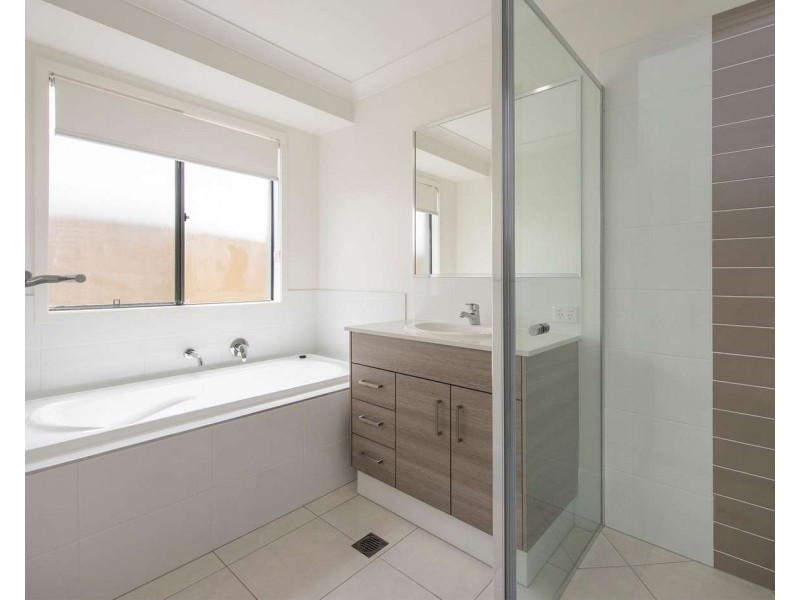 18 Covella Boulevard, Greenbank QLD 4124