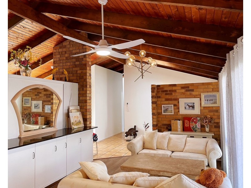 8 Ardlethan Court, Helensvale QLD 4212