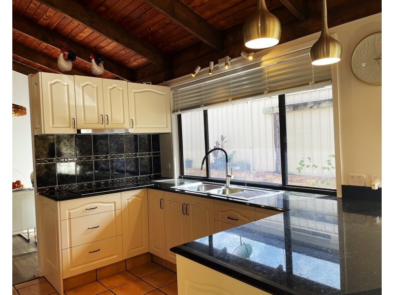 8 Ardlethan Court, Helensvale QLD 4212