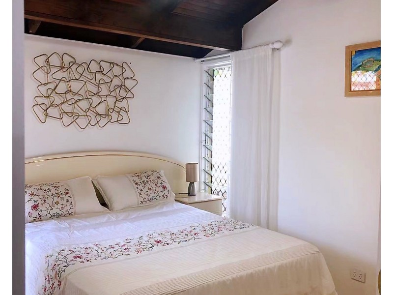 8 Ardlethan Court, Helensvale QLD 4212