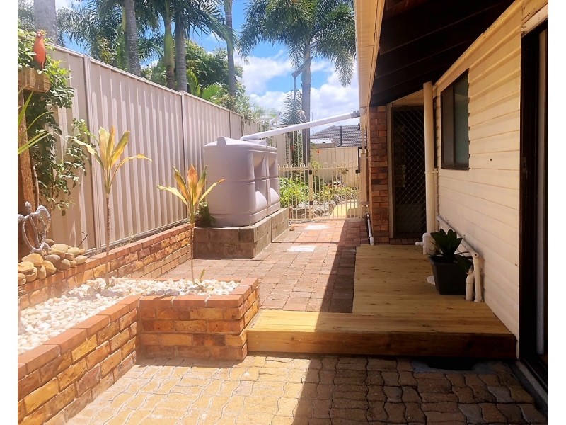 8 Ardlethan Court, Helensvale QLD 4212