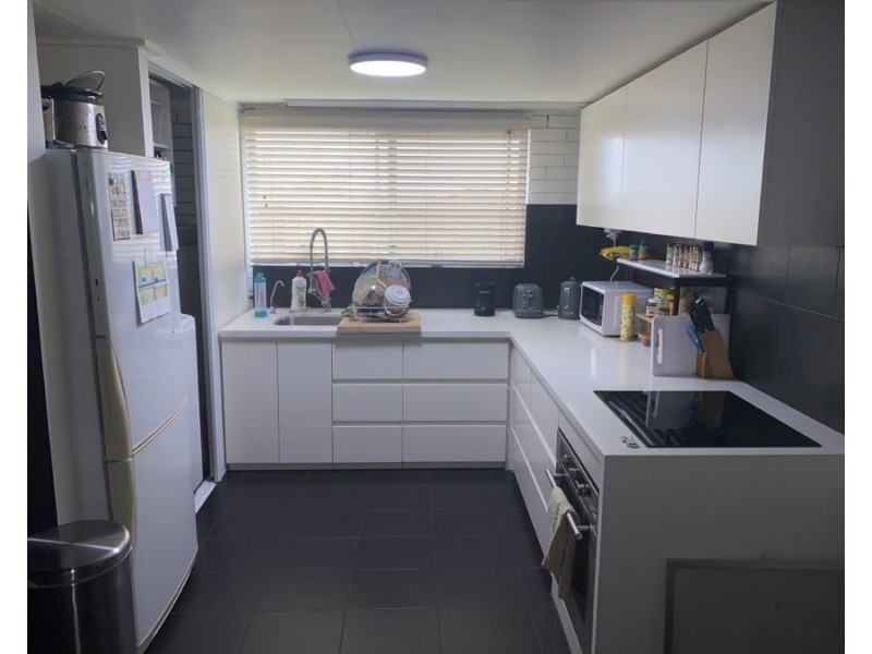 2/221 Benowa Road, Benowa QLD 4217