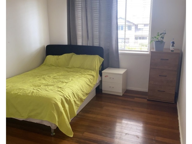 2/221 Benowa Road, Benowa QLD 4217