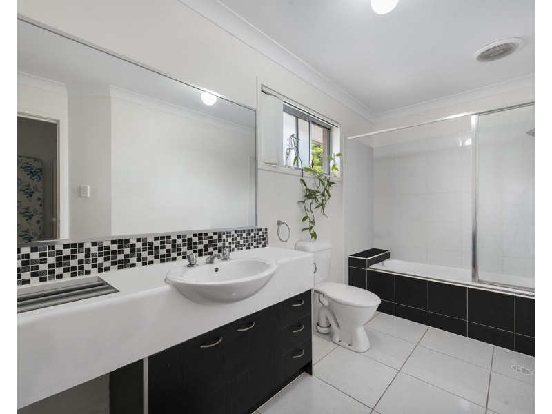 2/350 Leitchs Road, Brendale QLD 4500