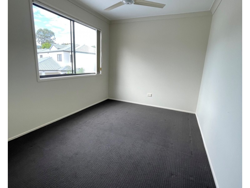 1/2 Concord Circuit, Robina QLD 4226