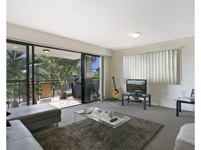 45-55 Harries rd, Coorparoo QLD 4151