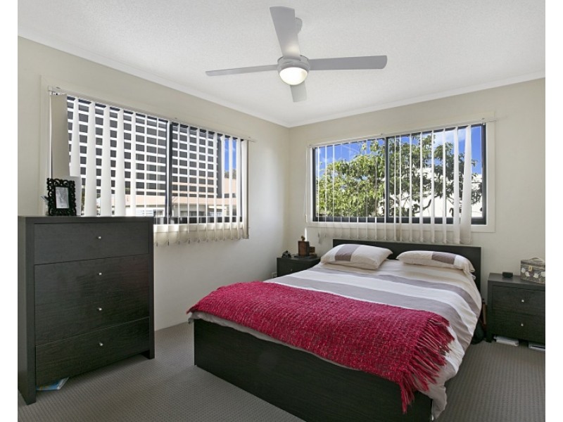 45-55 Harries rd, Coorparoo QLD 4151