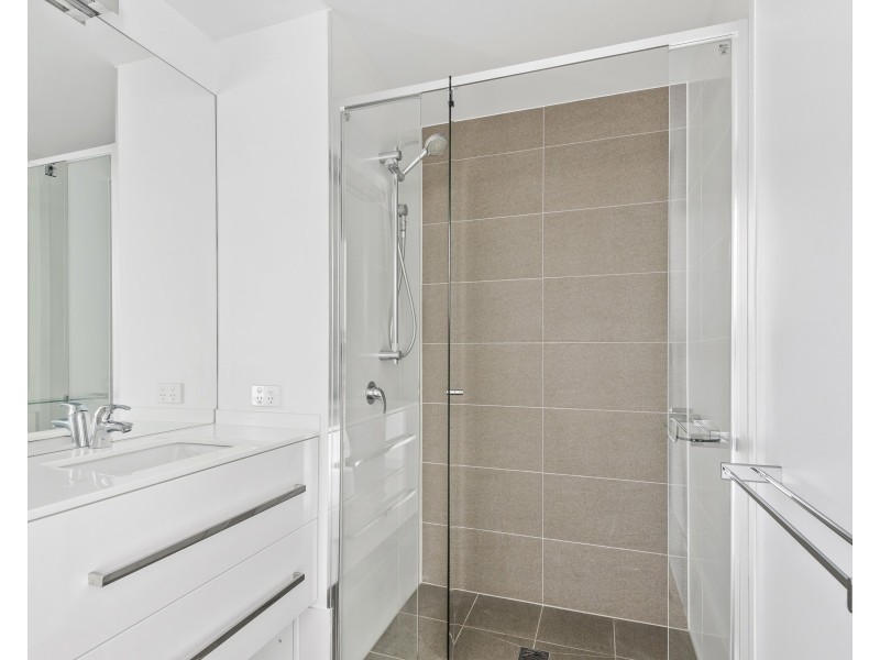 U11703/300 Old Cleveland Rd, Coorparoo QLD 4151