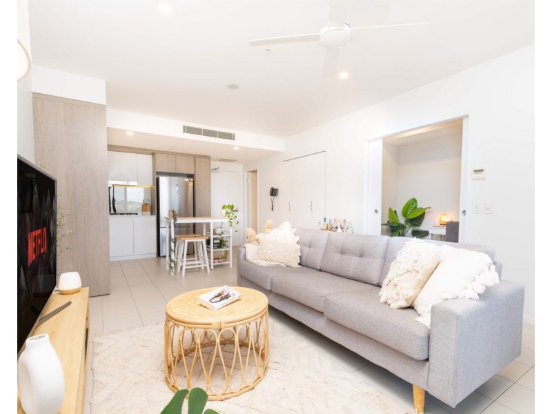 1077/123 Cavendish Road, Coorparoo QLD 4151