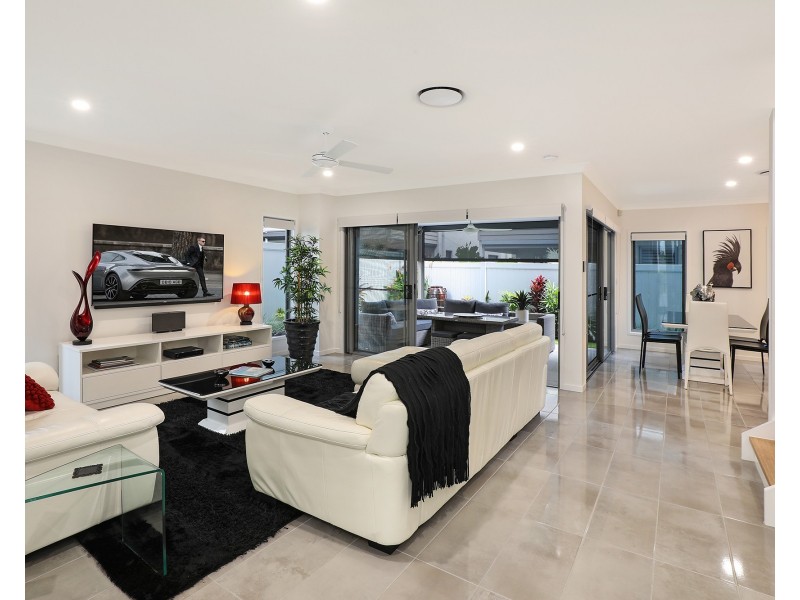 83/96 Village Way, Little Mountain QLD 4551