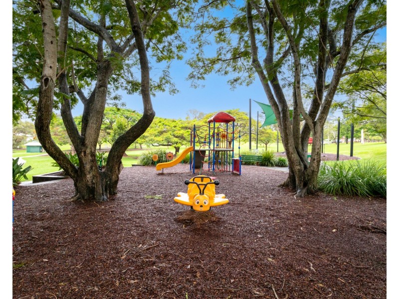 73 Perth Street, Camp Hill QLD 4152