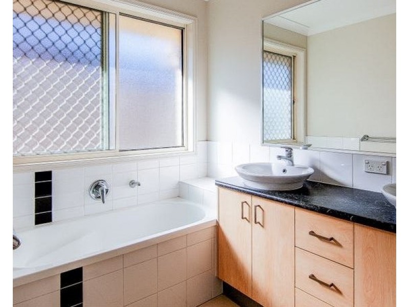 10 Shelley Avenue, Mount Warren Park QLD 4207