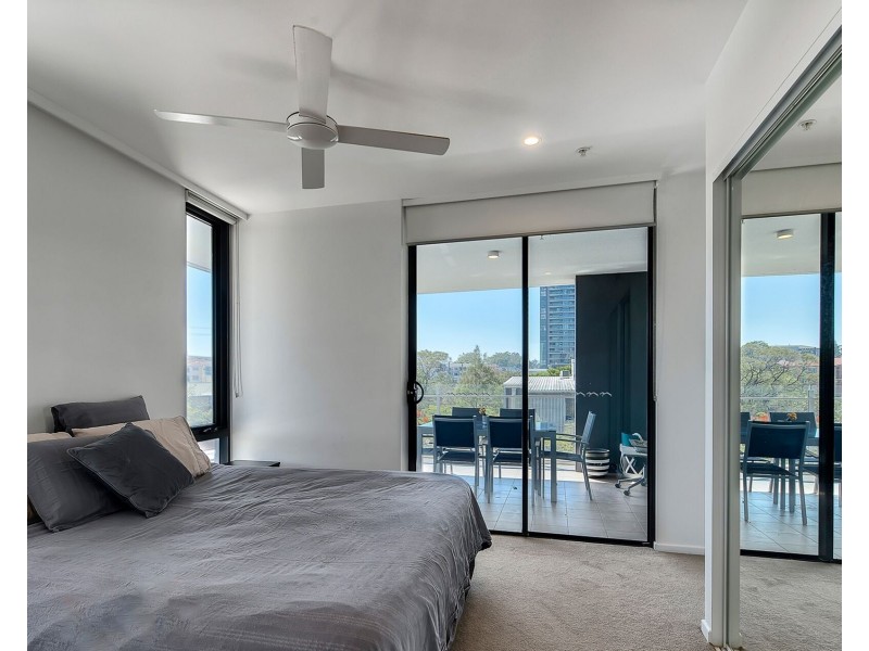 2095/123 Cavendish Road, Coorparoo QLD 4151