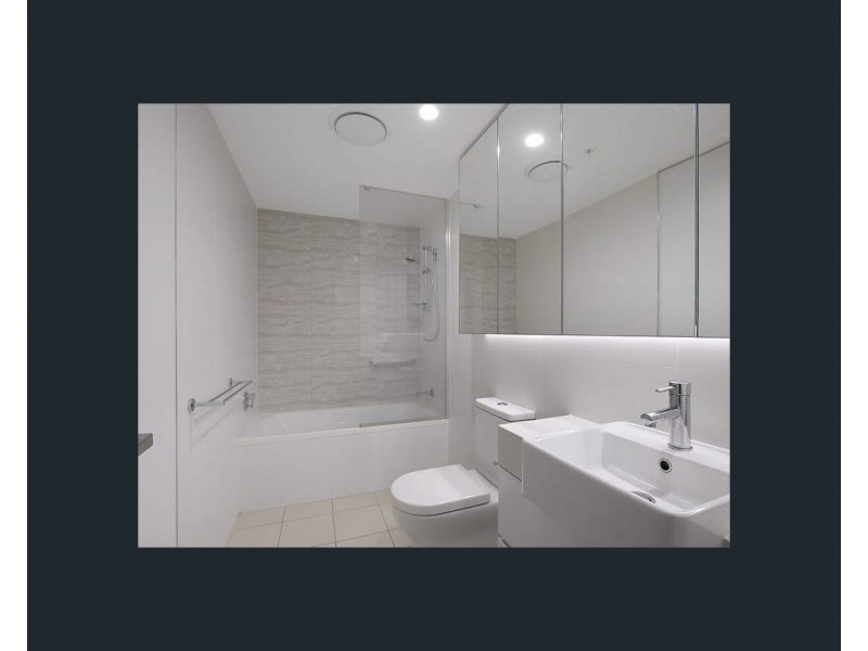 2095/123 Cavendish Road, Coorparoo QLD 4151