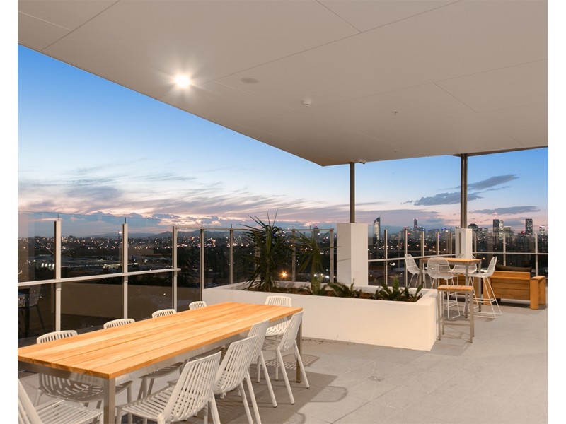 2095/123 Cavendish Road, Coorparoo QLD 4151