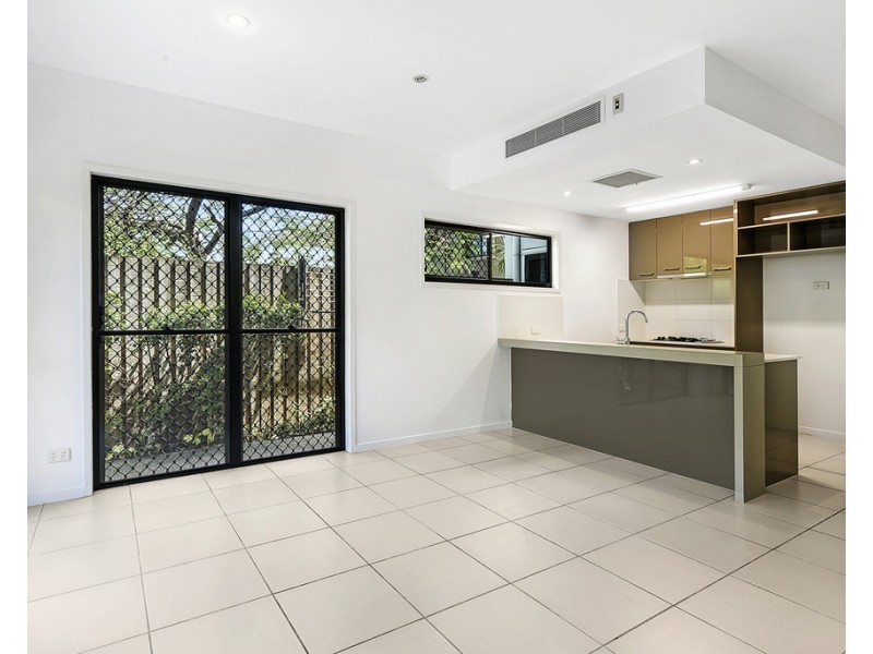 2/24 Windsor Street, Hamilton QLD 4007