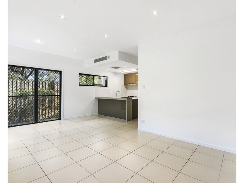 2/24 Windsor Street, Hamilton QLD 4007