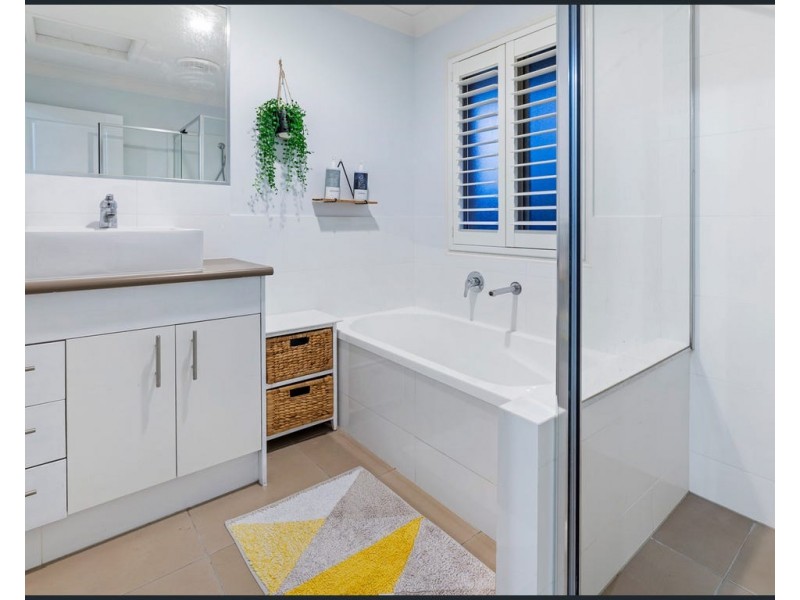 1 Bakara Lane, Upper Coomera QLD 4209
