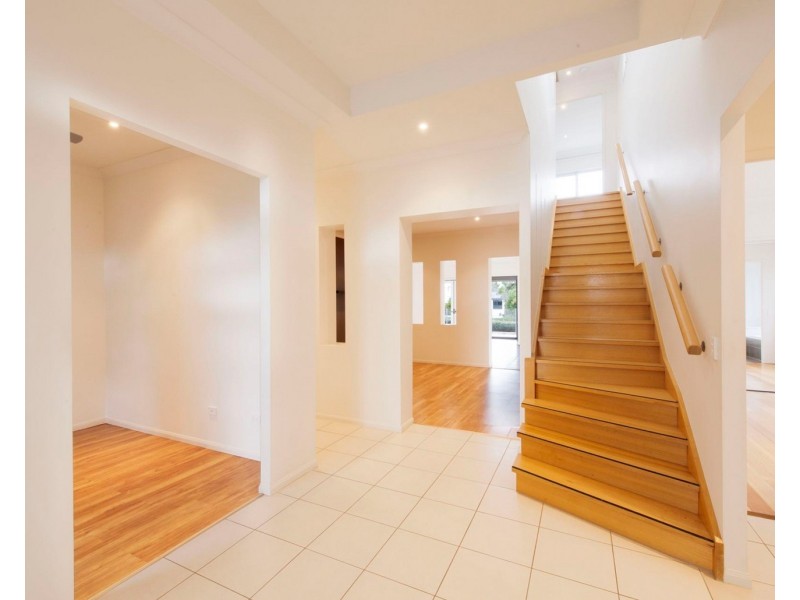 12 Ferrymans Court, Helensvale QLD 4212